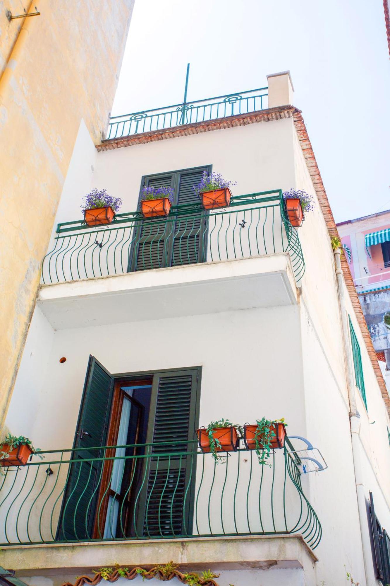 Amalfi Apartments Design Centro Storico Exterior photo